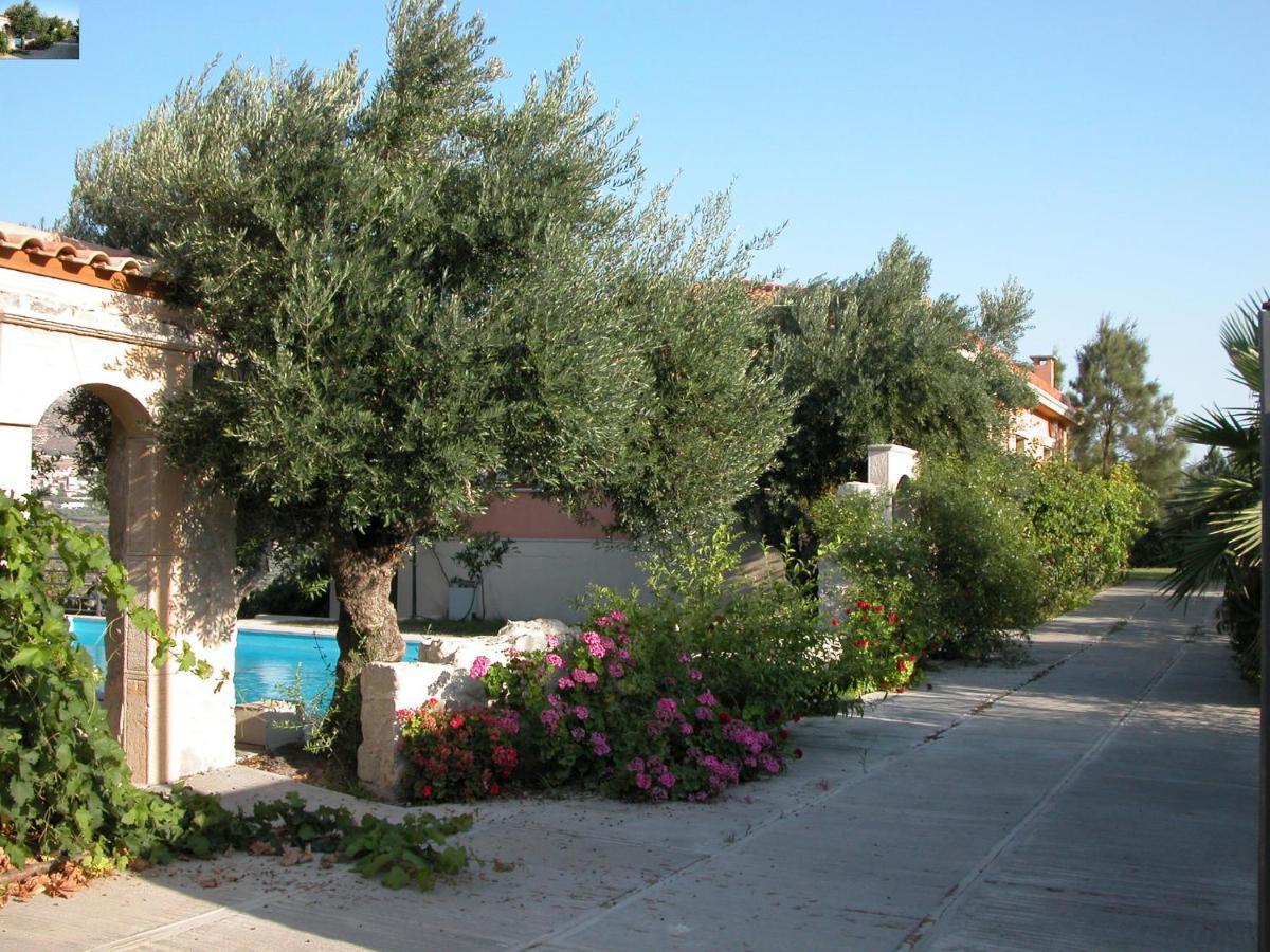 Sprawling Vlilla In Malades Villa Agios Sillas ภายนอก รูปภาพ